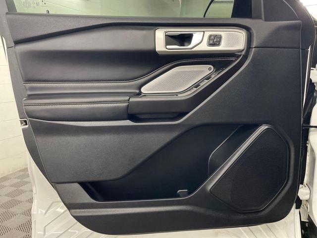 Photo of 2020 Star White Ford Explorer
