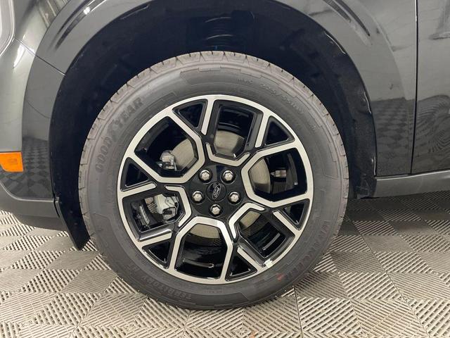 Photo of 2025 Shadow Black Ford Maverick
