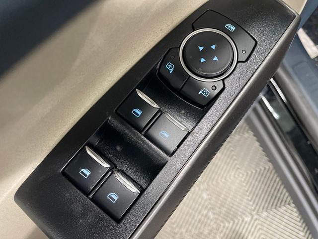 Photo of 2025 Shadow Black Ford Maverick