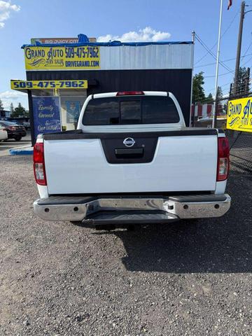 Photo of 2016 Glacier White Nissan Frontier