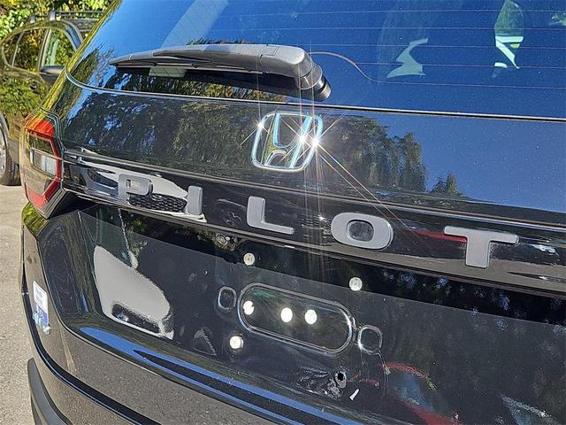 Photo of 2023 Crystal Black Pearl Honda Pilot