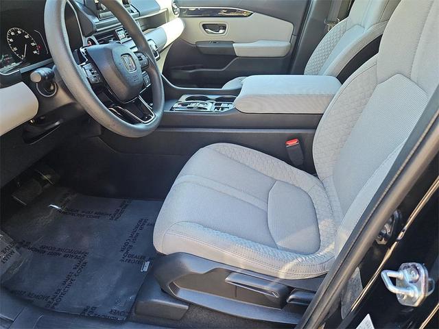 Photo of 2023 Crystal Black Pearl Honda Pilot