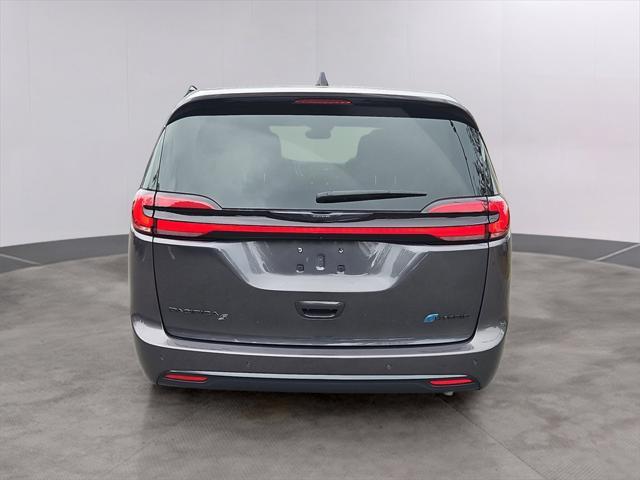Photo of 2023 Granite Crystal Metallic Clearcoat Chrysler Pacifica Hybrid