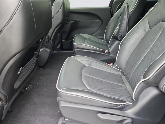Photo of 2023 Granite Crystal Metallic Clearcoat Chrysler Pacifica Hybrid