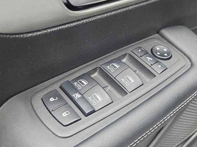 Photo of 2023 Granite Crystal Metallic Clearcoat Chrysler Pacifica Hybrid