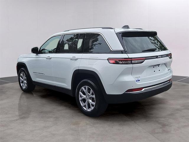 Photo of 2022 Bright White Clearcoat Jeep Grand Cherokee