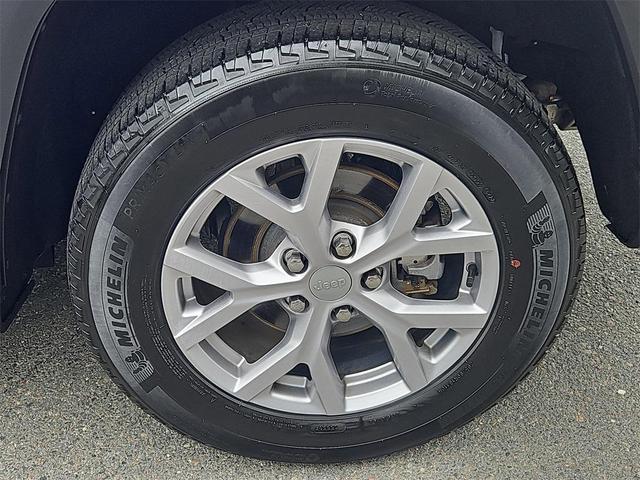 Photo of 2022 Bright White Clearcoat Jeep Grand Cherokee