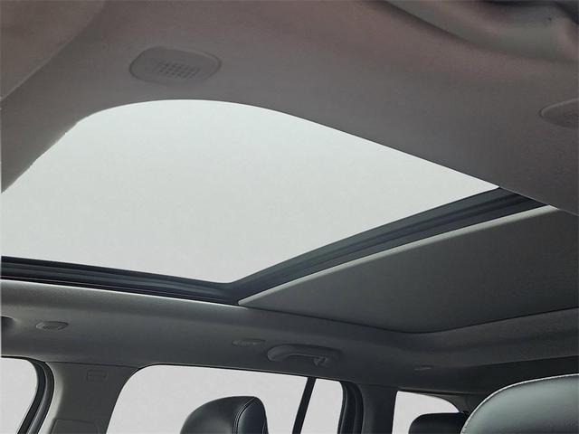 Photo of 2022 Bright White Clearcoat Jeep Grand Cherokee