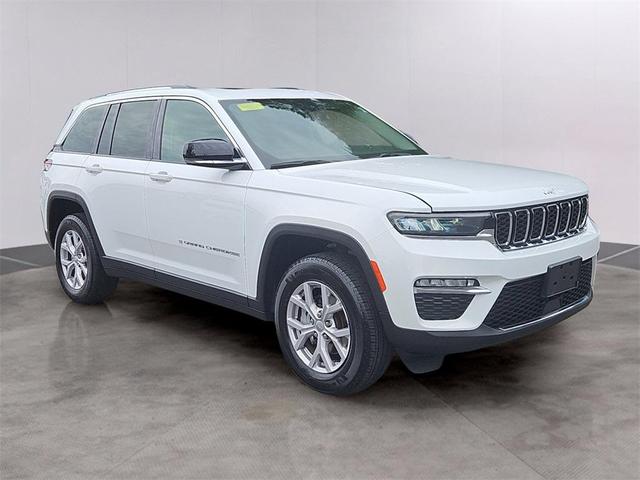 Photo of 2022 Bright White Clearcoat Jeep Grand Cherokee