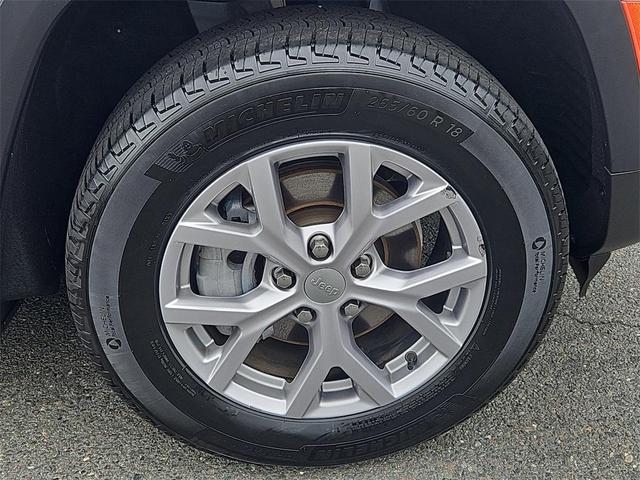 Photo of 2022 Bright White Clearcoat Jeep Grand Cherokee