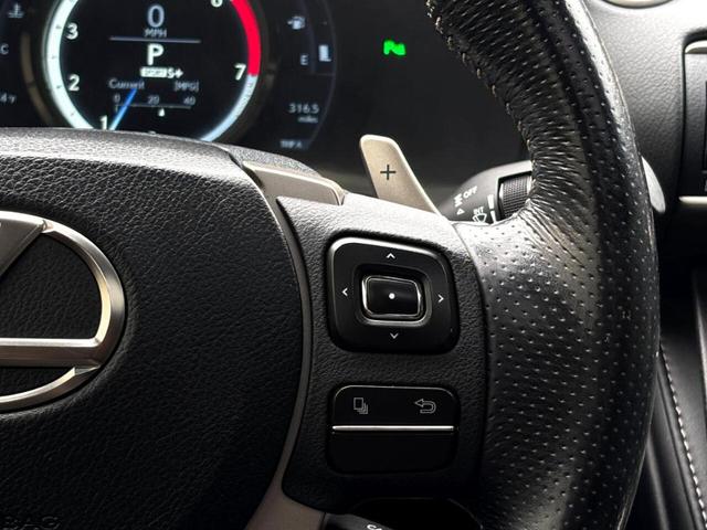 Photo of 2016 White Lexus RC 200t