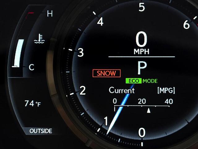 Photo of 2016 White Lexus RC 200t