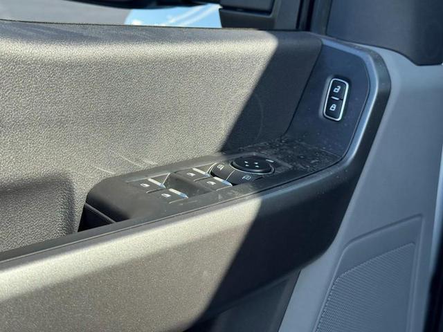 Photo of 2025 Oxford White Ford F-250