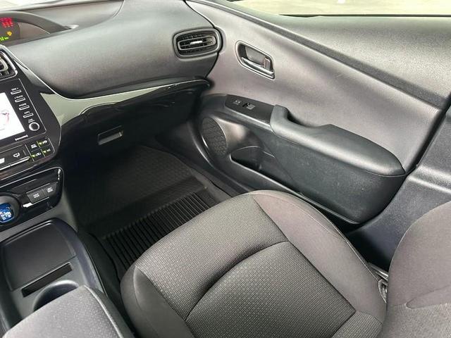Photo of 2022 White Toyota Prius