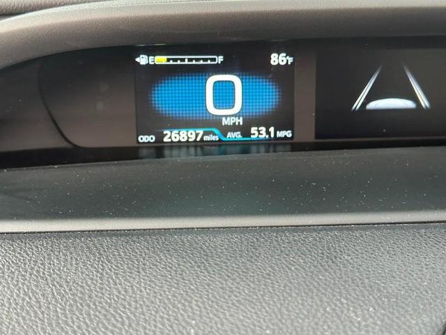 Photo of 2022 White Toyota Prius