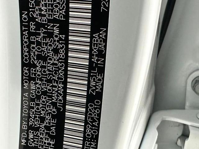 Photo of 2022 White Toyota Prius