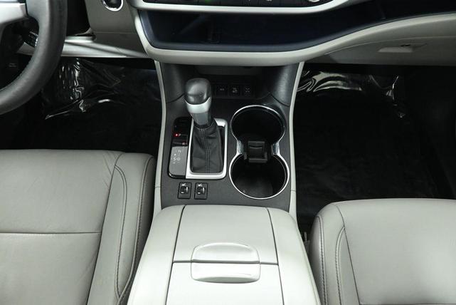Photo of 2015 Silver Sky Toyota Highlander