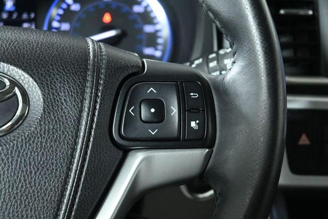 Photo of 2015 Silver Sky Toyota Highlander