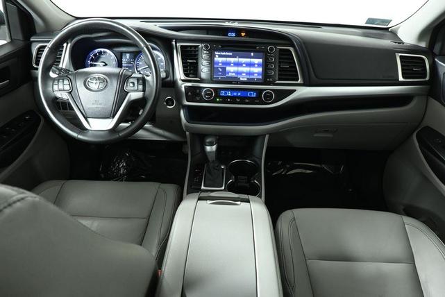 Photo of 2015 Silver Sky Toyota Highlander