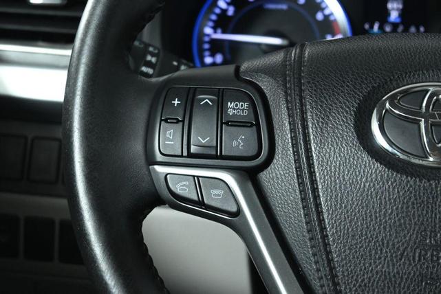 Photo of 2015 Silver Sky Toyota Highlander