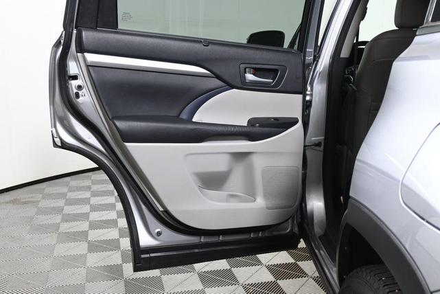 Photo of 2015 Silver Sky Toyota Highlander
