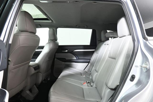 Photo of 2015 Silver Sky Toyota Highlander
