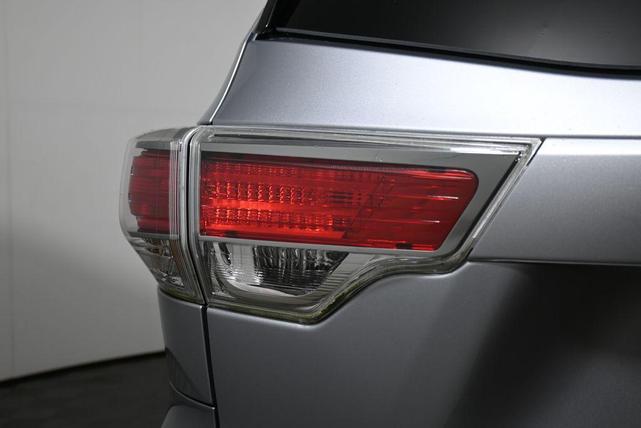 Photo of 2015 Silver Sky Toyota Highlander