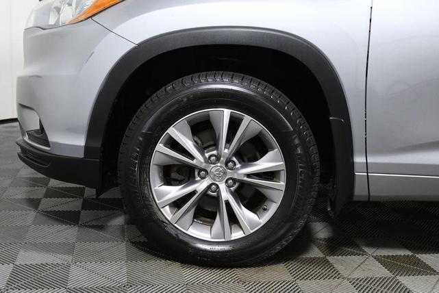 Photo of 2015 Silver Sky Toyota Highlander