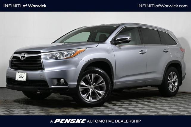 Photo of 2015 Silver Sky Toyota Highlander