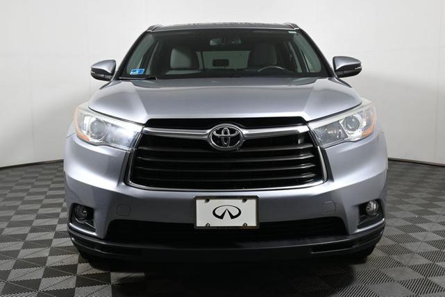 Photo of 2015 Silver Sky Toyota Highlander