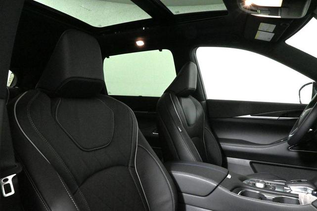 Photo of 2025 2t Grpt Shdw INFINITI QX60