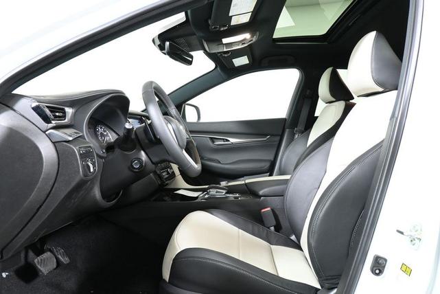 Photo of 2025 Radiant White INFINITI QX55