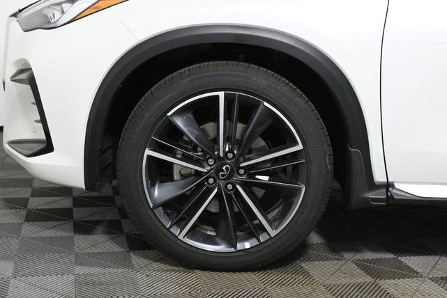 Photo of 2025 Radiant White INFINITI QX55