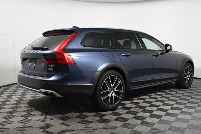 Photo of 2020 Denim Blue Metallic Volvo V90 Cross Country