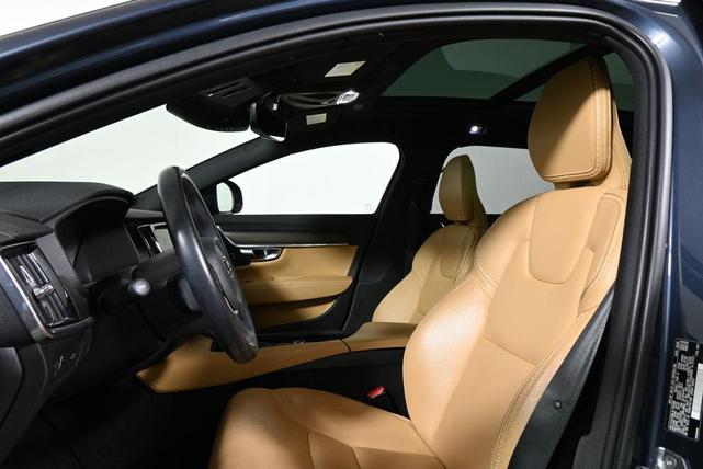 Photo of 2020 Denim Blue Metallic Volvo V90 Cross Country
