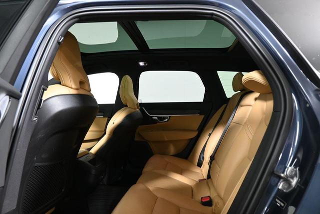 Photo of 2020 Denim Blue Metallic Volvo V90 Cross Country