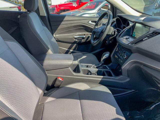Photo of 2019 White Ford Escape