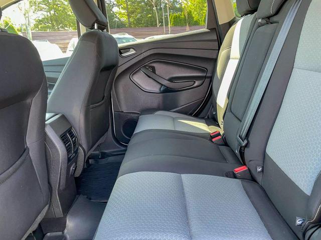 Photo of 2019 White Ford Escape