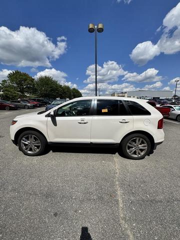 Photo of 2014 White Platinum Clearcoat Metallic Ford Edge