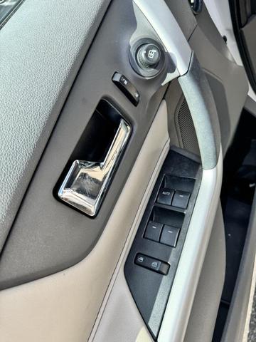 Photo of 2014 White Platinum Clearcoat Metallic Ford Edge
