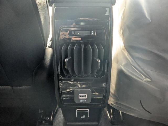 Photo of 2025 Silver Zynith Jeep Compass