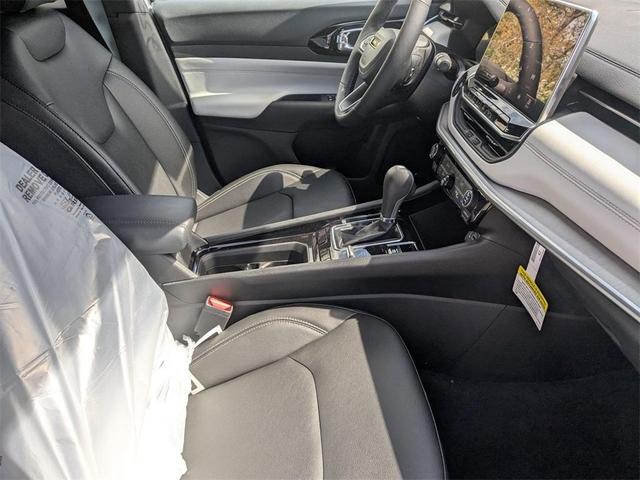 Photo of 2025 Silver Zynith Jeep Compass