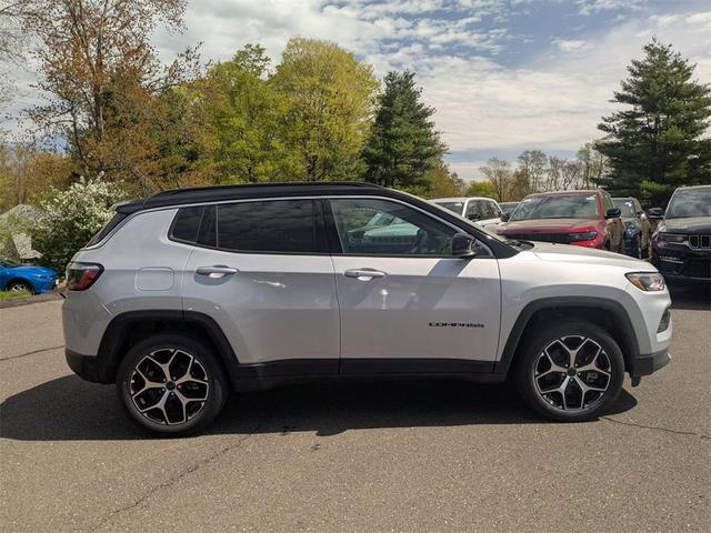 Photo of 2025 Silver Zynith Jeep Compass