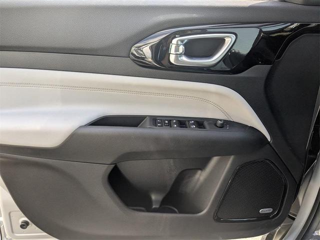 Photo of 2025 Silver Zynith Jeep Compass