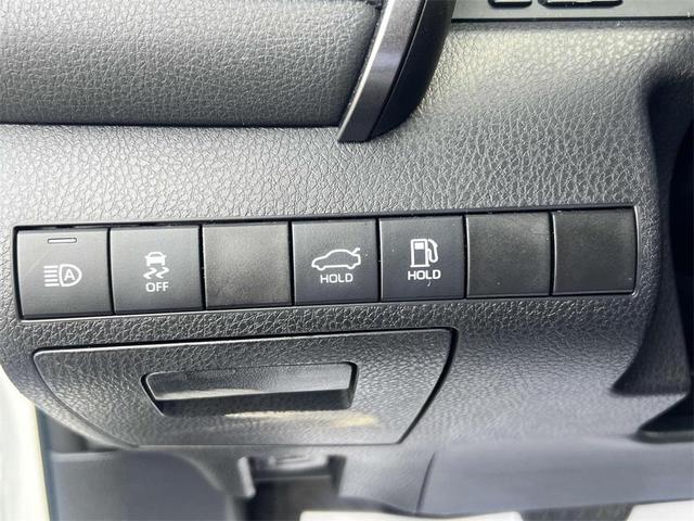 Photo of 2021 Super White Toyota Camry