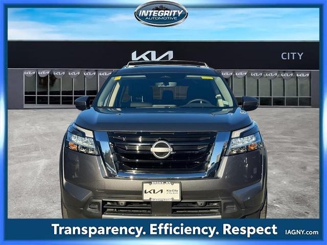 Photo of 2024 Gun Metallic Nissan Pathfinder