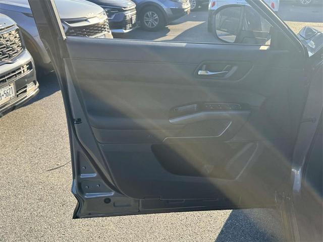 Photo of 2024 Gun Metallic Nissan Pathfinder