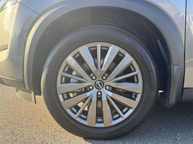 Photo of 2024 Gun Metallic Nissan Pathfinder
