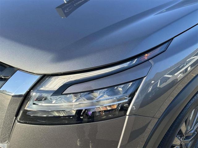 Photo of 2024 Gun Metallic Nissan Pathfinder