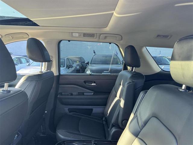 Photo of 2024 Gun Metallic Nissan Pathfinder